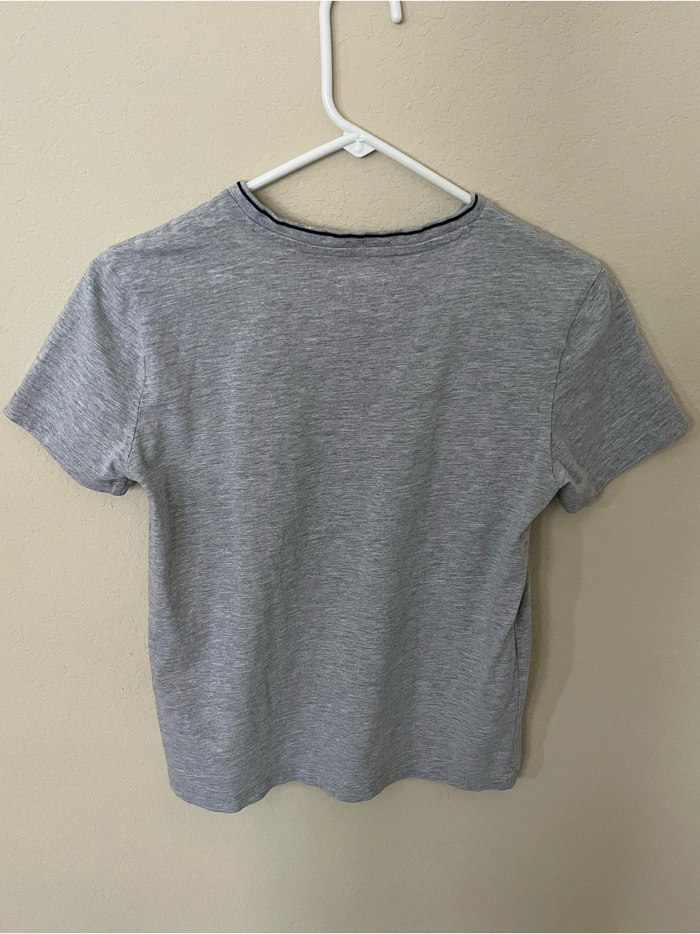 U.S. Polo Assn. Boys Gray V-Neck T-Shirt Large 10/12 Casual - Picture 2 of 4